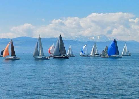 Ein Bild, das drau en, Himmel, Segelboot, segeln enth lt.

KI-generierte Inhalte k nnen fehlerhaft sein.