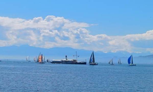 Ein Bild, das drau en, Himmel, Wolke, Schiff enth lt.

KI-generierte Inhalte k nnen fehlerhaft sein.