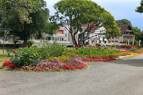 Ein Bild, das drau�en, Wasser, See, Spiegelung enth�lt.

Automatisch generierte Beschreibung