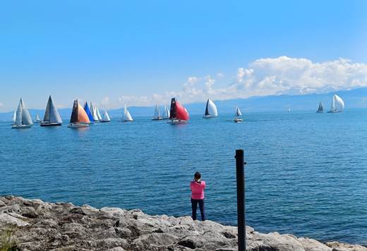 Ein Bild, das drau�en, Himmel, Wasser, Segelboot enth�lt.

KI-generierte Inhalte k�nnen fehlerhaft sein.